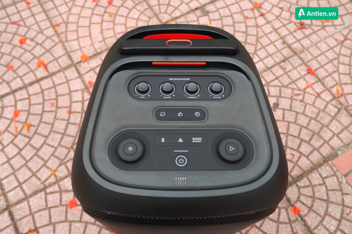 JBL PartyBox Stage 320 có thể kết nối nhanh với các loa khác