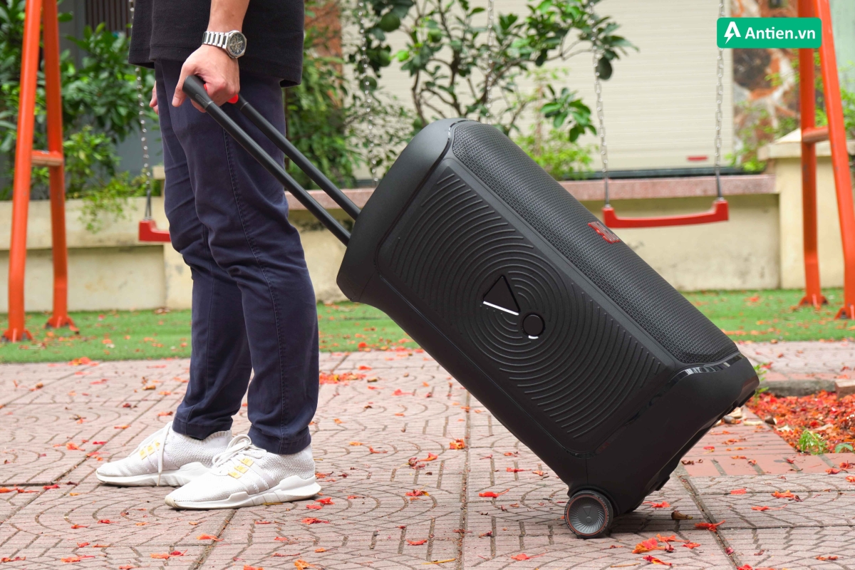 Loa JBL PartyBox Stage 320 có tay kéo tiện lợi