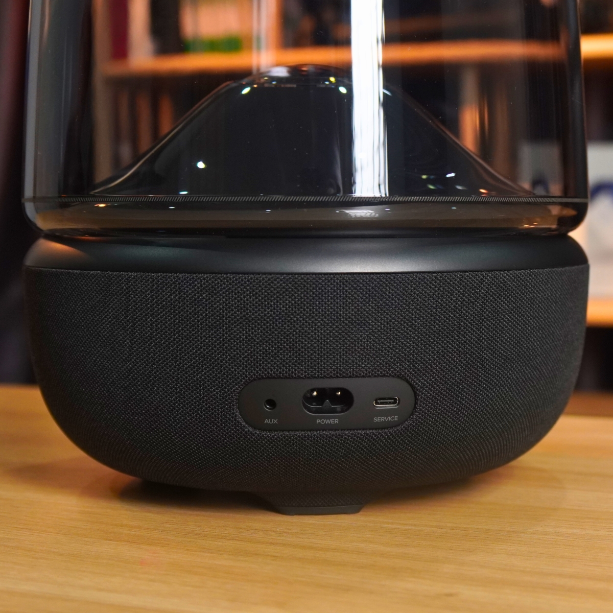 Các cổng trên loa Harman Kardon Aura Studio 5