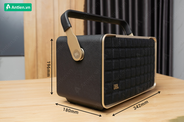 Kích thước loa Authentics 300 nhỏ gọn phù hợp với mọi kiểu trang trí, không gian phòng