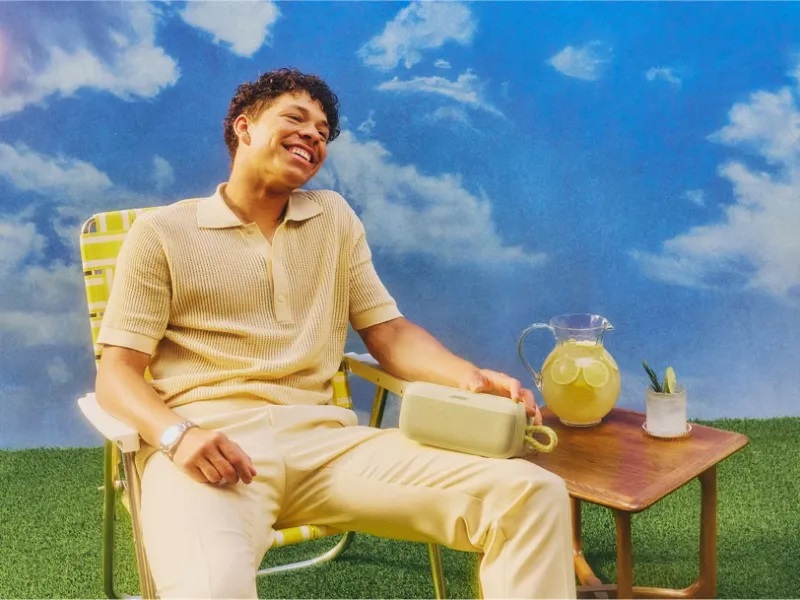 Loa SoundLink Plus pin khủng, sạc lại cho điện thoại