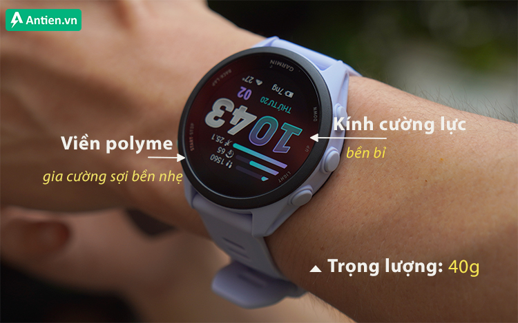 Forerunner 70 sở hữu thiết kế gọn gàng cùng trọng lượng nhẹ trên cổ tay