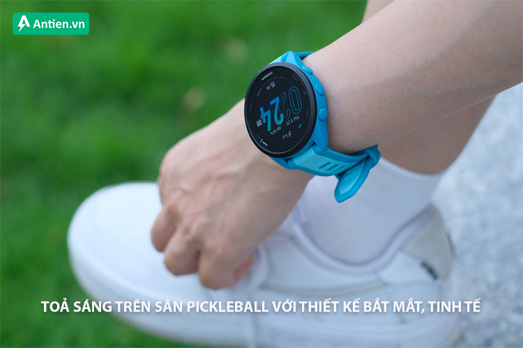 Forerunner 165 chiếm lĩnh sân pickleball với màu sắc nổi bật, màn Amoled rực rõw