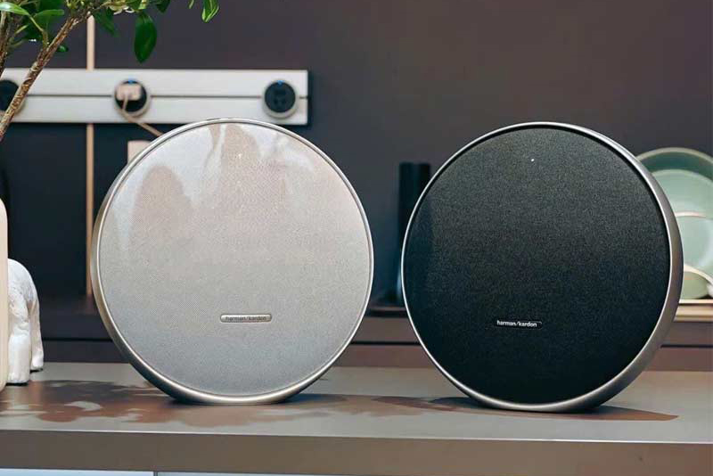 Loa Harman Kardon Onyx Studio 9 có 2 phiên bản màu