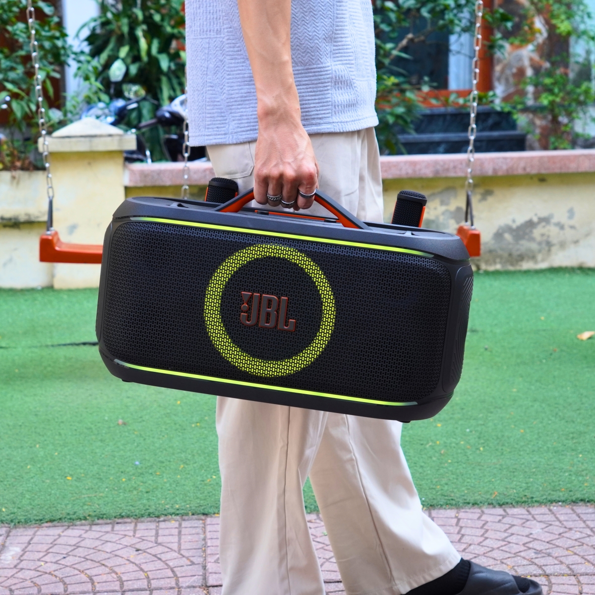 Loa JBL PartyBox On The Go 2 tích hợp đèn LED