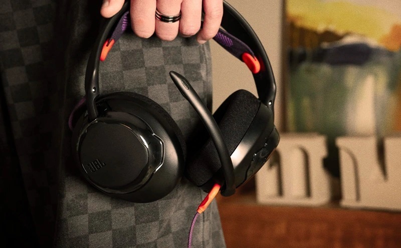 Tai nghe JBL Quantum 250 có micro tháo rời hỗ trợ đàm thoại rõ ràng