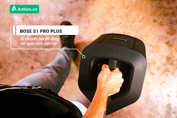 Loa trang bị quai xách để tiện di chuyển đến bất cứ bữa tiệc nào