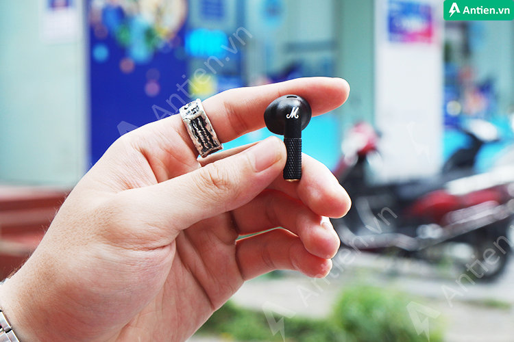 Tai nghe không dây Marshall Minor IV sử dụng công nghệ Bluetooth LE tiên tiến