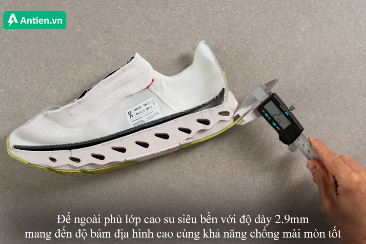 Đế ngoài cao su siêu bền mang lại độ chống mài mòn lớn