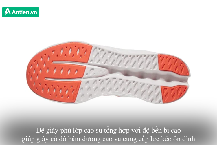 Lớp cao su tổng hợp cung cấp độ bám và lực kéo cao
