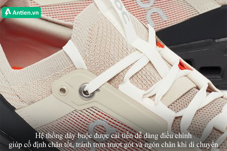 Hệ thống dây buộc dễ dàng điều chỉnh giúp cố định chân tốt