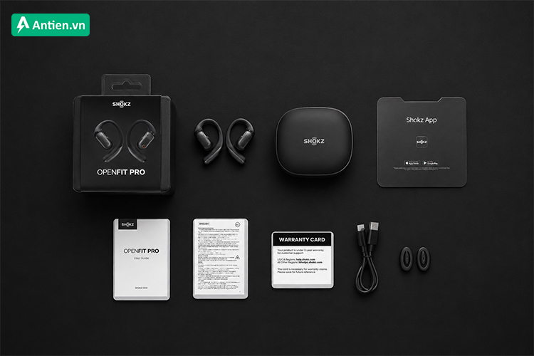Bên trong hộp đựng tai nghẹ Shokz OpenFit Pro