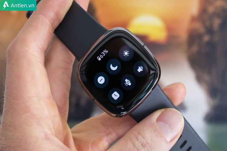 Sense 2 cho thời lượng pin bền tới 6 ngày sử dụng, sạc nhanh 12 phút - 24h trải nghiệm