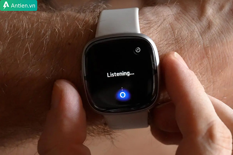 Tợ lý giọng nói Alexa trên thiết bị Sense 2 cho phép điều khiển các thiết bị thông minh trong nhà