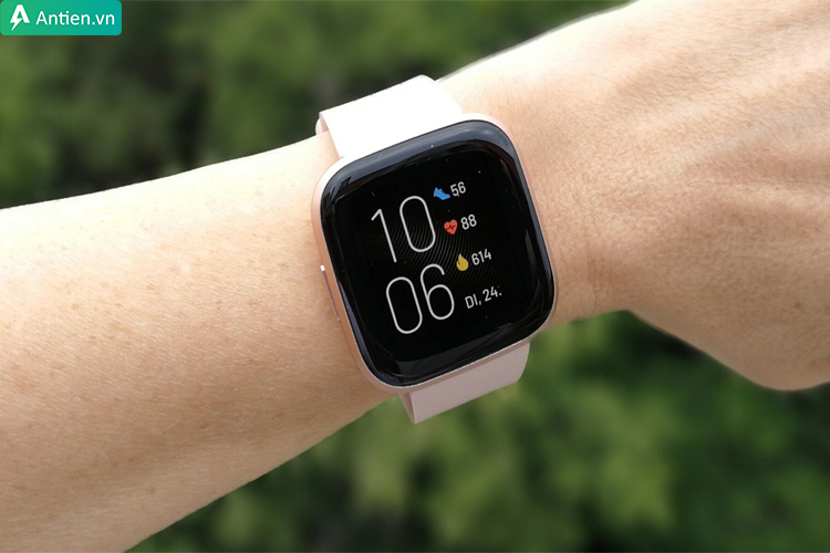 Giao diện thiết kế trên Versa 4 bắt mắt và trẻ trung