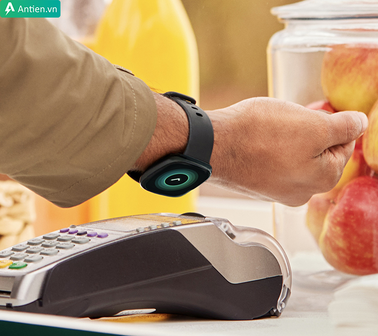 Thanh toán qua thẻ với tính năng Google Wallet ngay trên đồng hồ Fitbit Versa 4