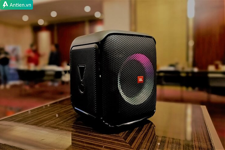 Encore Essential sở hữu kích thước bé nhất nhà Partybox Series