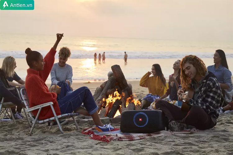 Tiêu chuẩn kháng nước IPX4 cho phép loa Encore Essential và On The Go hoạt động các khu vực cạnh bể bơi, bãi biển