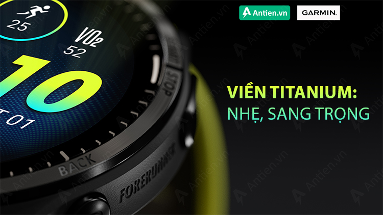 Đồng hồ được bao quanh bởi viền Titan bền, nhẹ