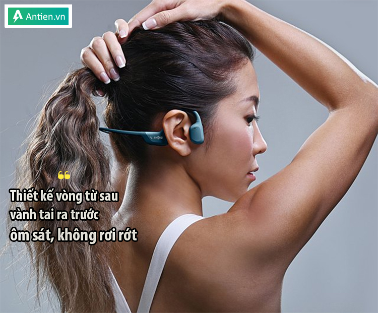 Shokz Openrun Pro được thiết kế vòng từ sau vành tai ra trước, đảm bảo ôm sát đầu mà không gây đau