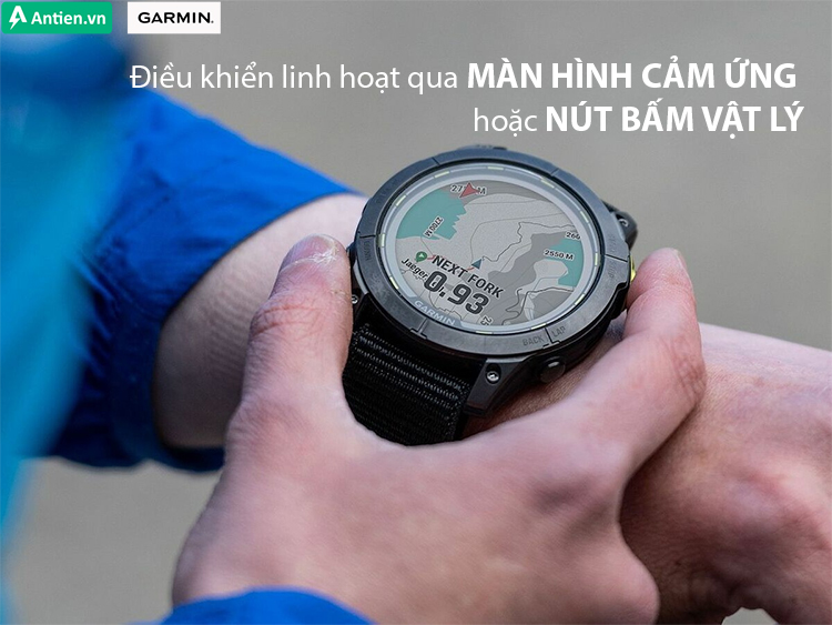 Màn hình cảm ứng cùng nút bấm giúp bạn dễ điều hướng tùy môi trường