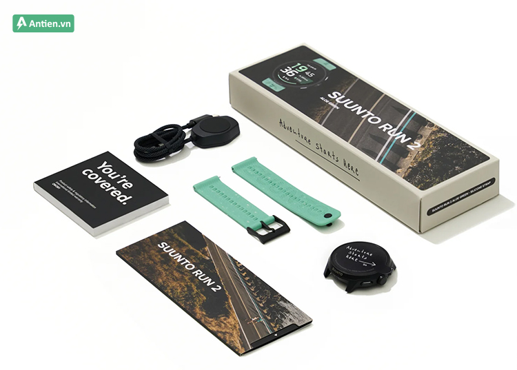 Bên trong hộp đựng đồng hồ Suunto Run 2