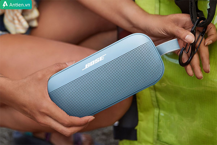 Bose Soundlink Flex được chế tạo bền bỉ, di chuyển linh hoạt