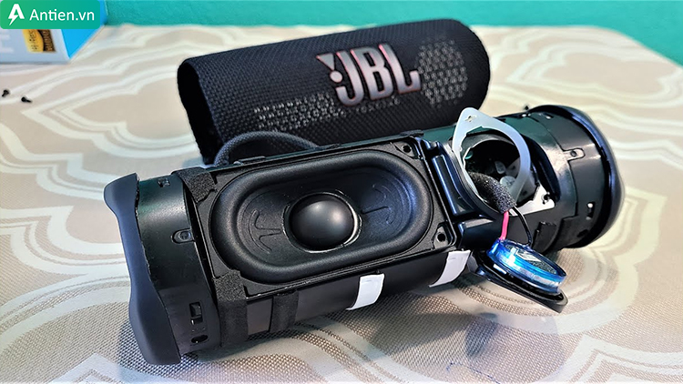 JBL Flip 6 kiến tạo âm thanh lớn, trong và uy lực