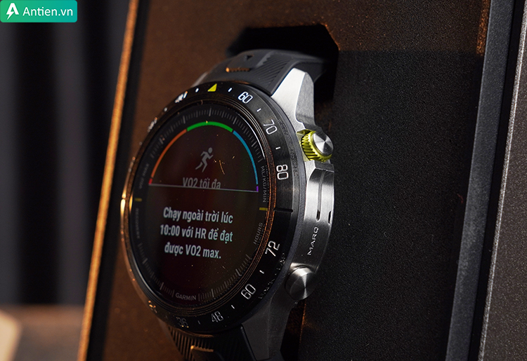 Nút bấm trên Athlete Gen 2 được thiết kế nhạy, bóng bảy hơn 