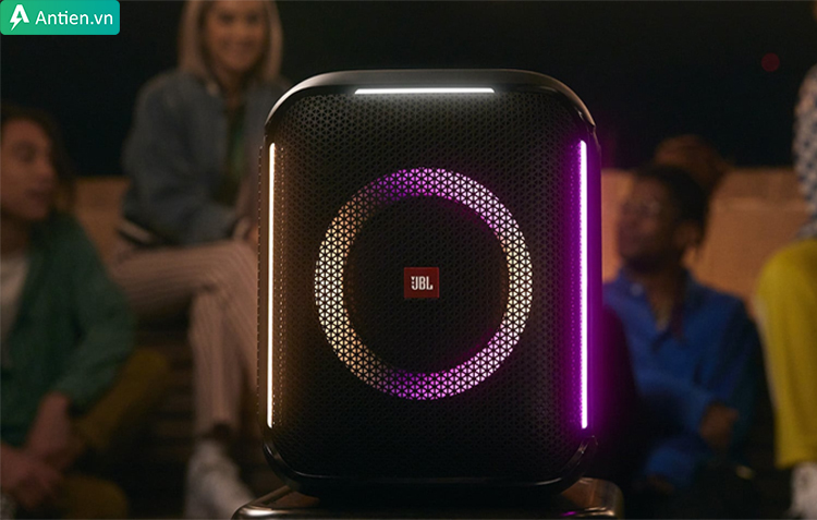 Bữa tiệc ánh sáng cực độc với hiệu ứng đèn LED bắt mắt, sôi động