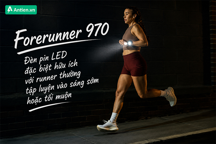 Trong dòng Forerunner, Garmin 970 tạo nên điểm nhấn đặc biệt khi sở hữu đèn LED
