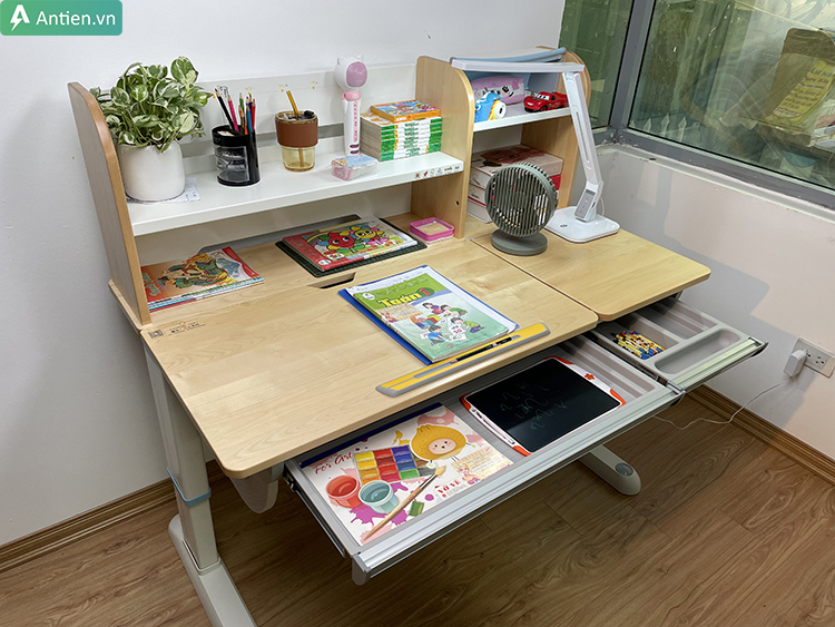 Bàn học trẻ em 2M2KIDS QM120H trang bị giá sách 2 tầng lớn