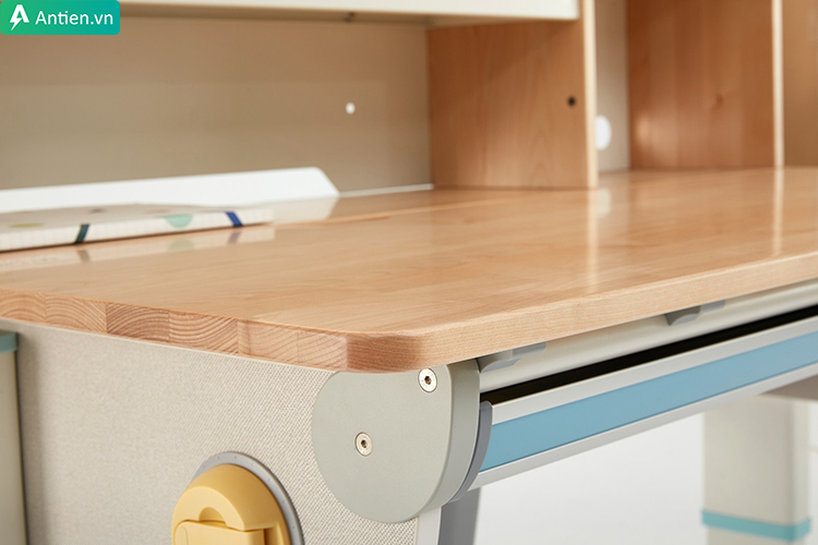 Bàn học trẻ em 2M2KIDS QM120H sử dụng gỗ nguyên khối bạch dương cao cấp