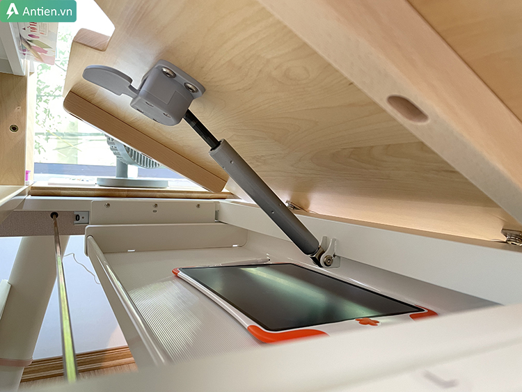Bàn học bằng gỗ 2M2KIDS QM120H điều chỉnh độ nghiêng mặt bàn từ 0 ~ 45° 