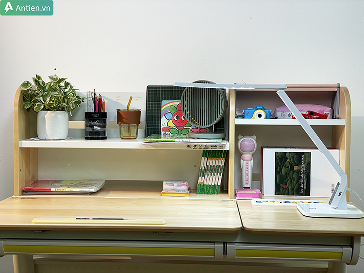 Bàn học trẻ em TS120H trang bị giá sách 2 tầng tiện dụng