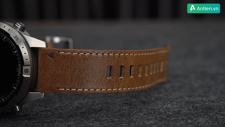 Dây đeo  hybrid lai giữa da và cao su mang đến vẻ đẹp sang trọng cho đồng hồ
