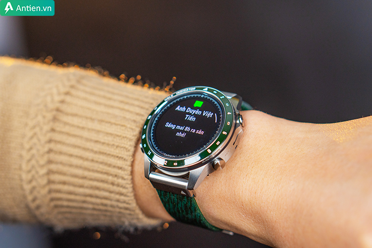 Ngay trên cổ tay, bạn sẽ nhận thông báo email, tin nhắn mỗi ngày