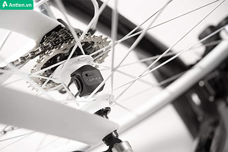 Cảm biến guồng chân 2 sẽ tạo ra từ trường khi bạn đạp xe và gửi dữ liệu tới ứng dụng tương thích