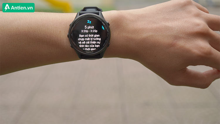 Khi bạn tạm dừng hoạt động và nghỉ ngơi đủ lâu, đồng hồ Garmin sẽ nhận diện đó là 1 giấc ngủ ngắn