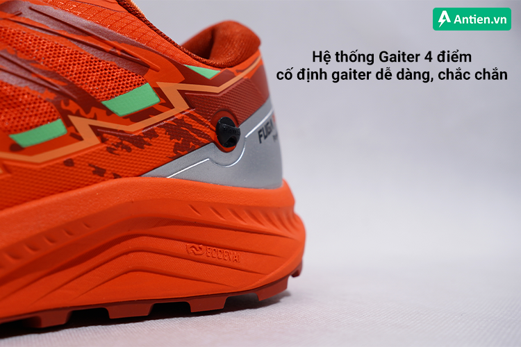 Hệ thống Gaiter 4 điểm giúp gắn gaiter dễ dàng, tránh bám bẩn khi chạy trọng điều kiện khắc nghiệt