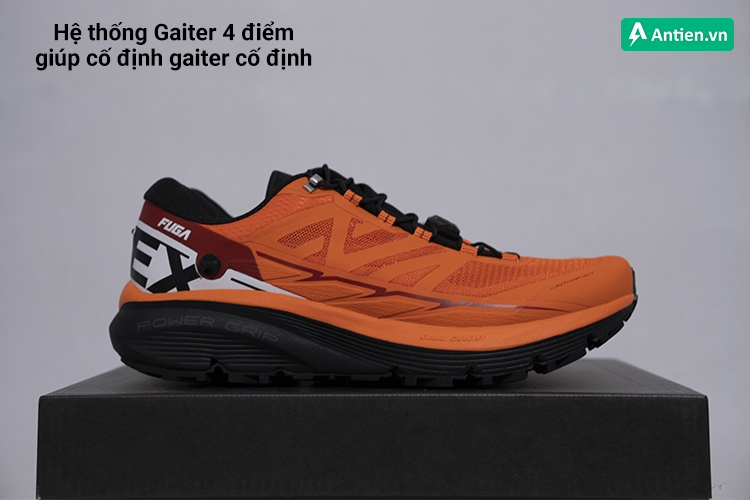 Hệ thống Gaiter 4 điểm giúp cố định gaiter dễ dàng, tránh bùn đất, bụi bẩn khi chạy