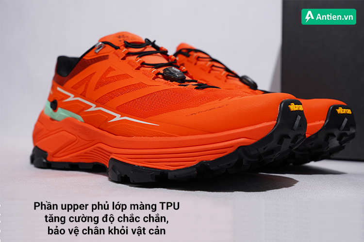 Phần màng TPU hàn trên mặt lưới kỹ thuật tăng cường độ cứng cáp, bảo vệ chân khỏi vật cản