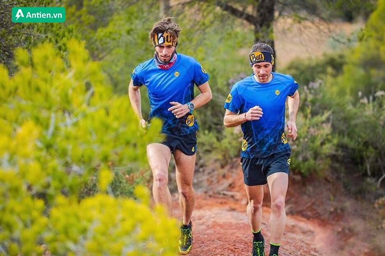 Quần áo chạy trail