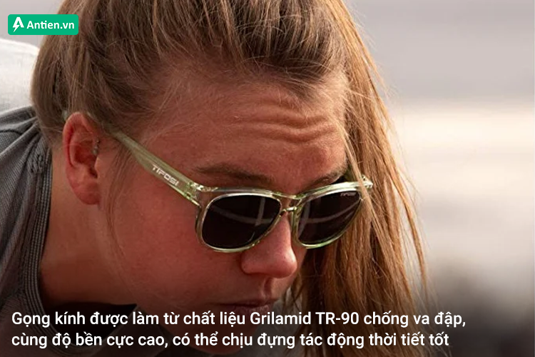 Chất liệu Tr-90 siêu bền và dẻo dai, chống chịu mọi va đập và tác động của thời tiết