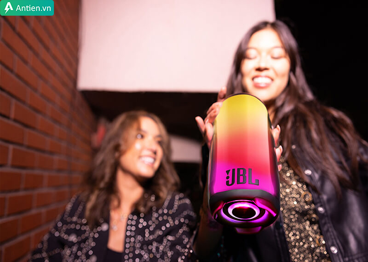 JBL Pulsse 5  nổi bật với ánh sáng đầy mê hoặc