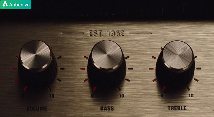 1962 - Năm biểu tượng của hãng được in nổi bật