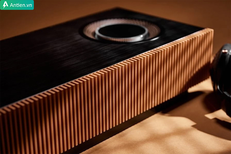 Naim Muso 2 nd Bentley là chiếc loa đầu tiên làm từ gỗ cao cấp, chắc chắn và bền bỉ 