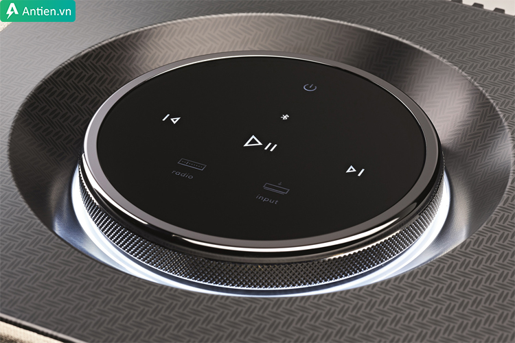 Núm điều khiển trên loa Naim Muso Bentley được cách điệu sang trọng