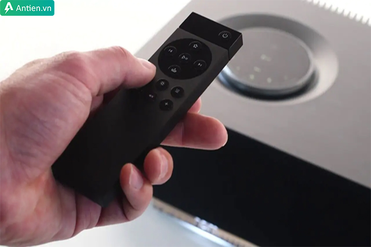 Điều khiển từ xa dễ dàng trên loa Naim Muso Bentley với Remote kèm loa