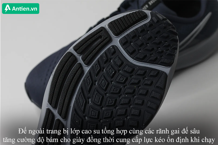 Đế ngoài trang bị lớp phủ cao su tổng hợp bền bỉ